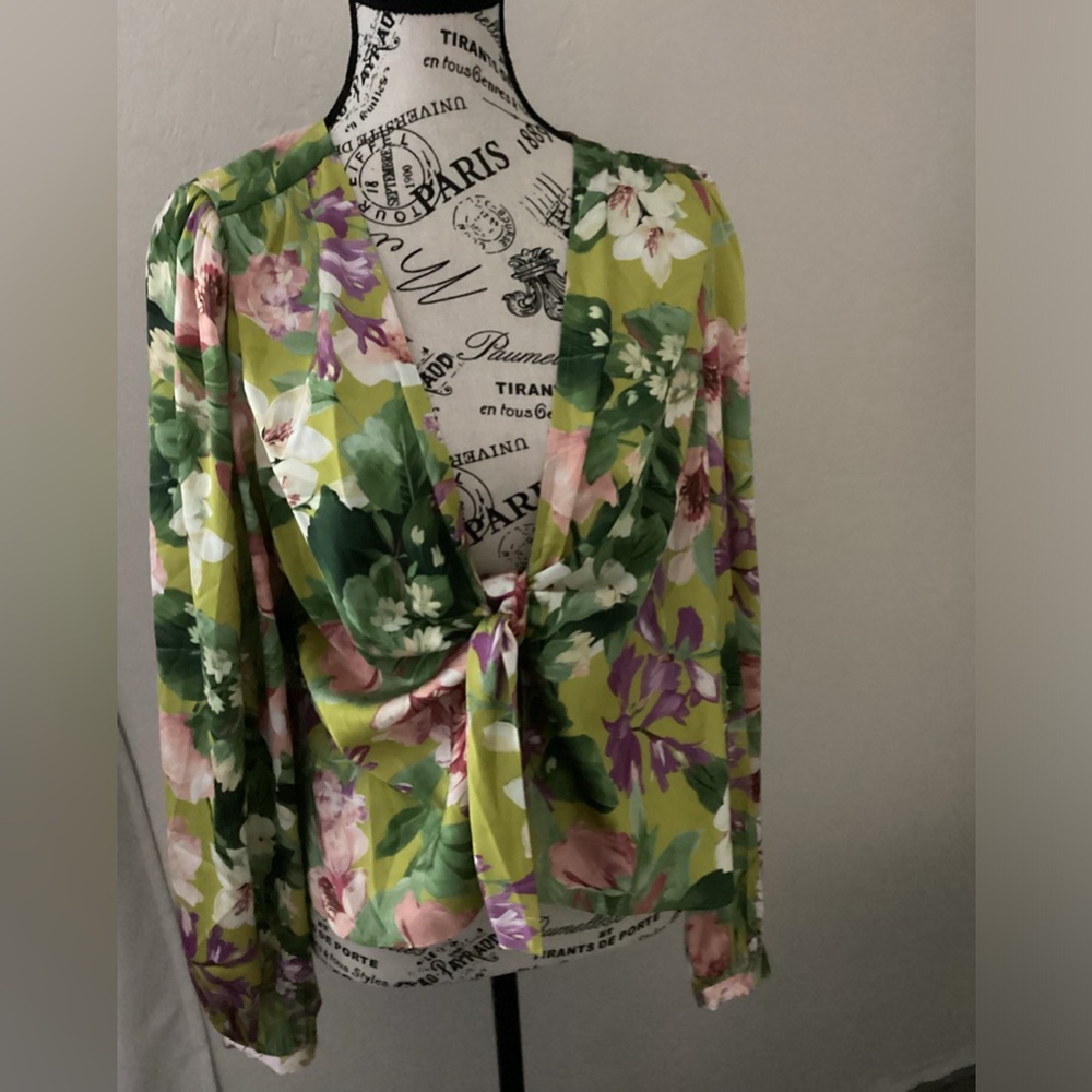 Express floral top. Size L.